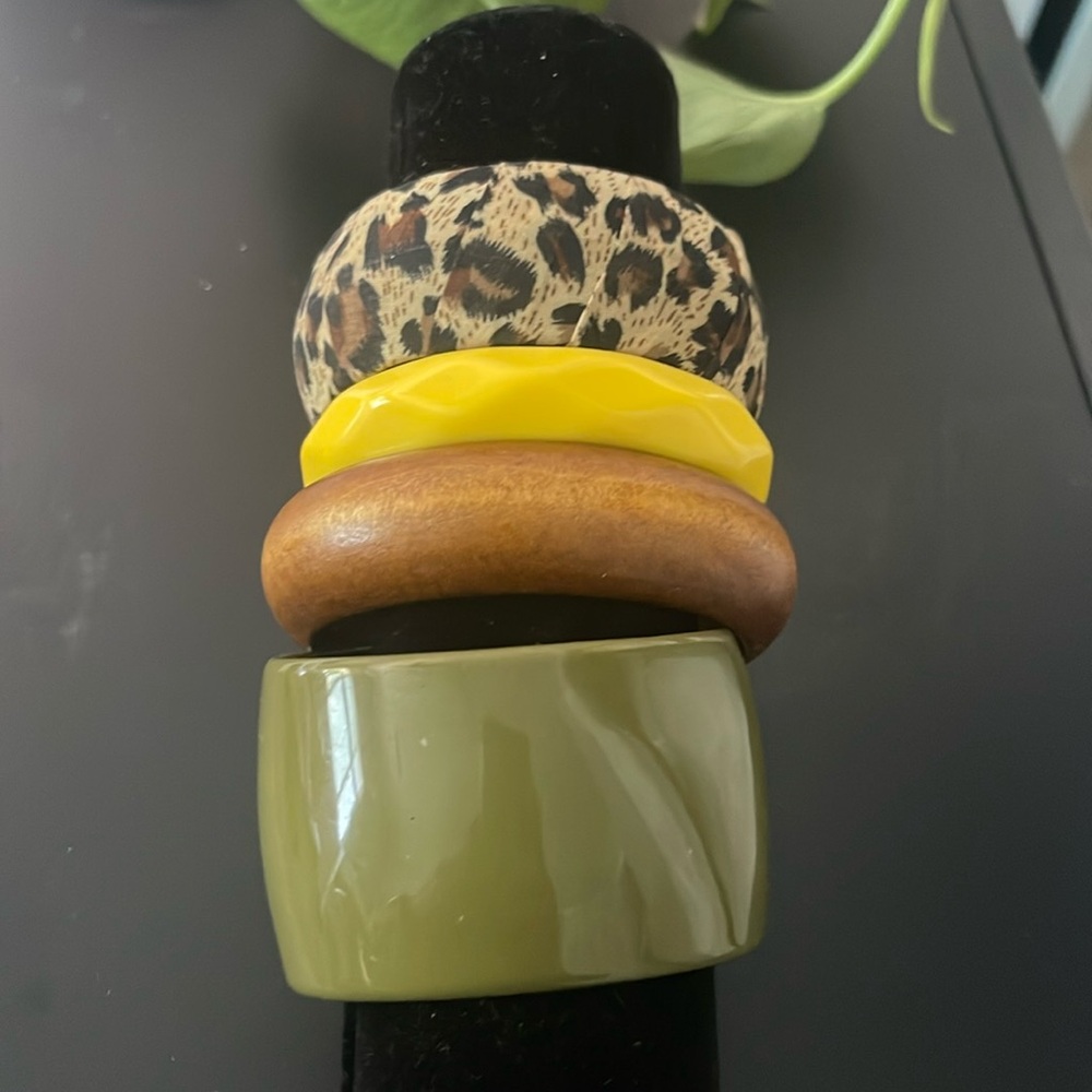 Sexy cool vintage bracelets- 4 bangles